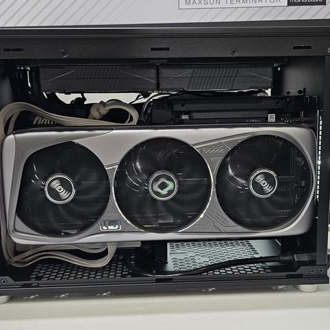 最新显卡插槽技术，开启游戏工作新纪元