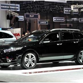 最新上市轿车，科技与设计的极致融合