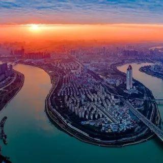 南宁高楼新标杆，城市天际线璀璨夺目