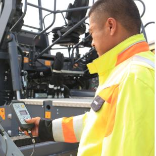 专业摊铺机机手招聘，精英团队诚邀加盟