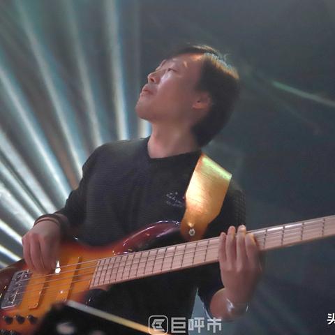 杨坤最新动态，新专辑发布与跨界合作进展