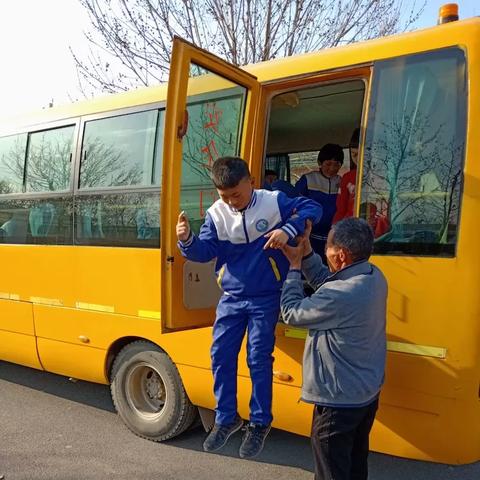 最新校车事故视频曝光，安全危机迫在眉睫